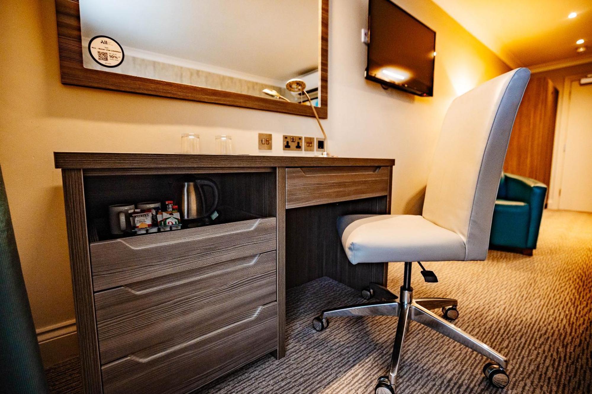 Mercure Milton Keynes Hotel Buitenkant foto